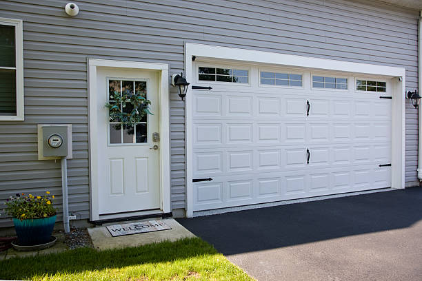 24/7 Emergency Garage Door Panel Replacement experts in Bellefonte, DE